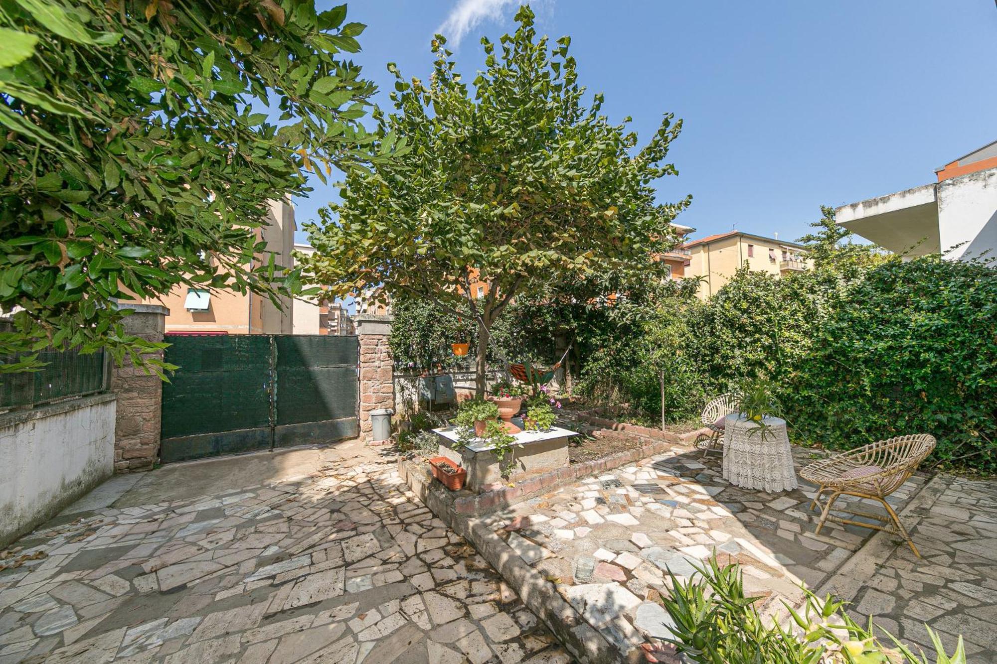 Appartamento Con Giardino A Due Passi Dal Mare Piombino Kültér fotó